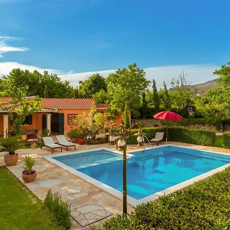 Hacienda Mihovil Marin *